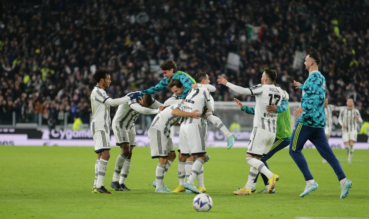 Juventuse mängijad väravat tähistamas.