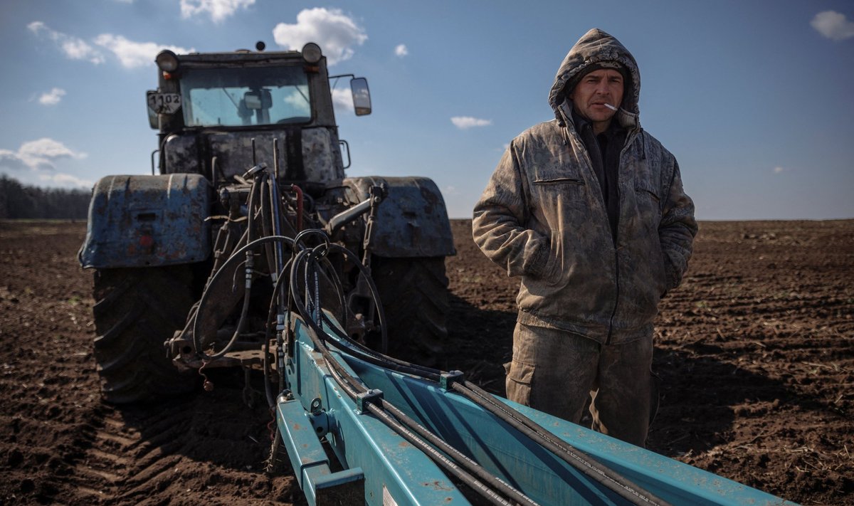Ukraina põllutööline Vladimir rääkis juba kevadel, et osadele põldudele puudub ligipääs, kuna venelased on need miinidega täitnud. See on vaid üks detail Ukraina põllumeeste ja loomakasvatajate kannatuste jadast.