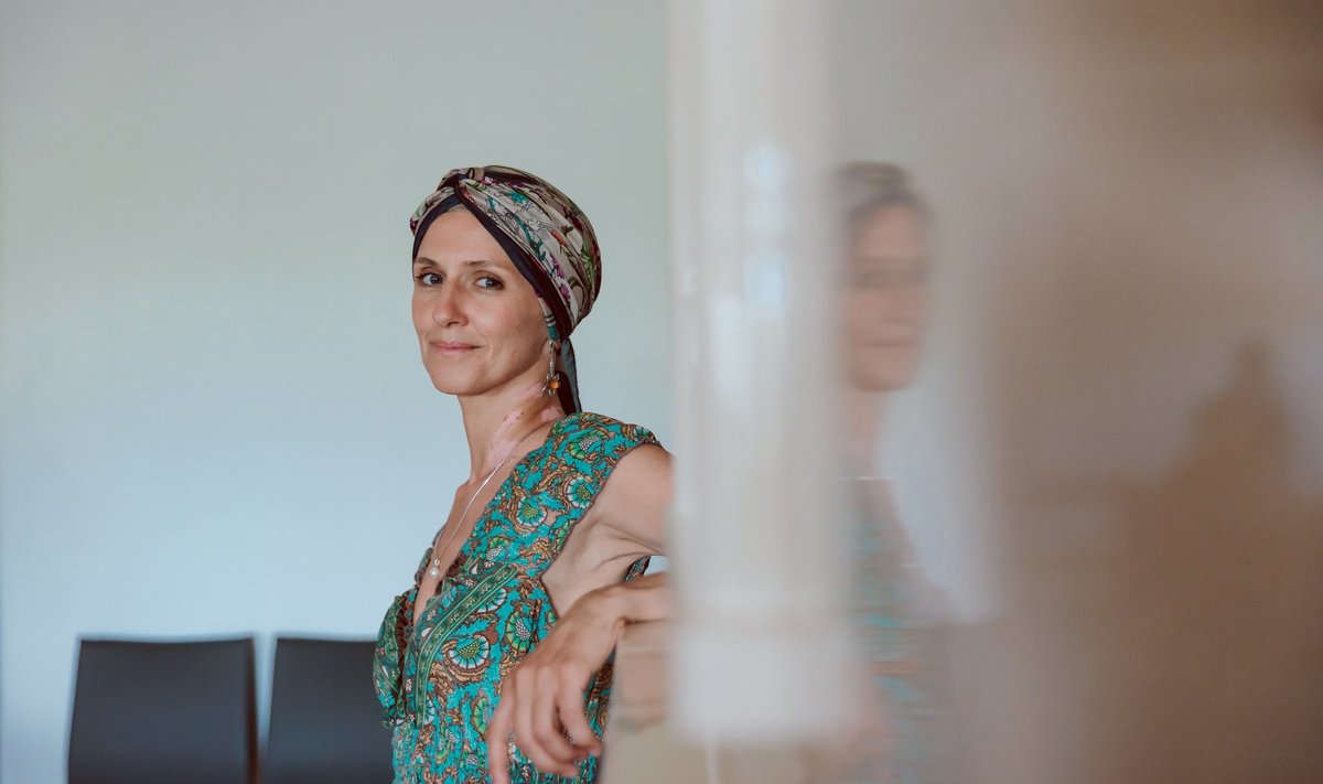 „Narva on minu kodulinn, ma väga soovin, et see kasvaks ja areneks, oleks ilus ja mõnus. Praegu läheb aina paremaks,“ ütleb piirilinnast pärit ooperilaulja Julia Savitskaja.