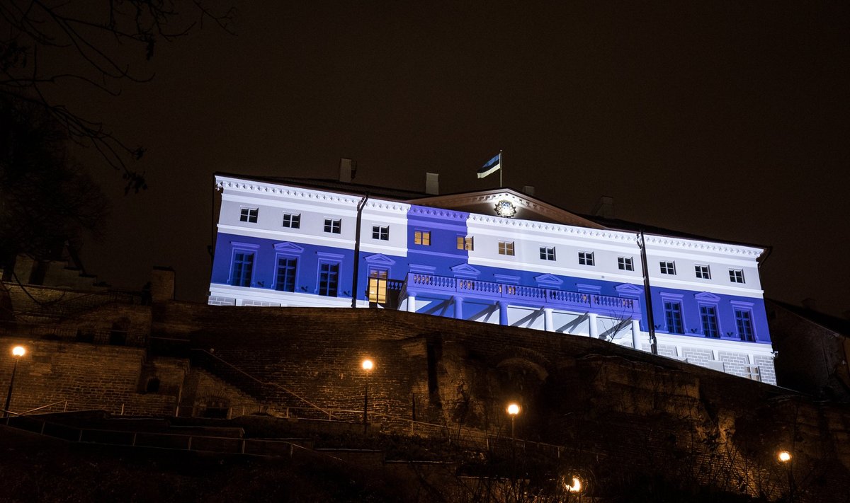Soome lipp Stenbocki majal tähistamaks Soome 100. aastapäeva