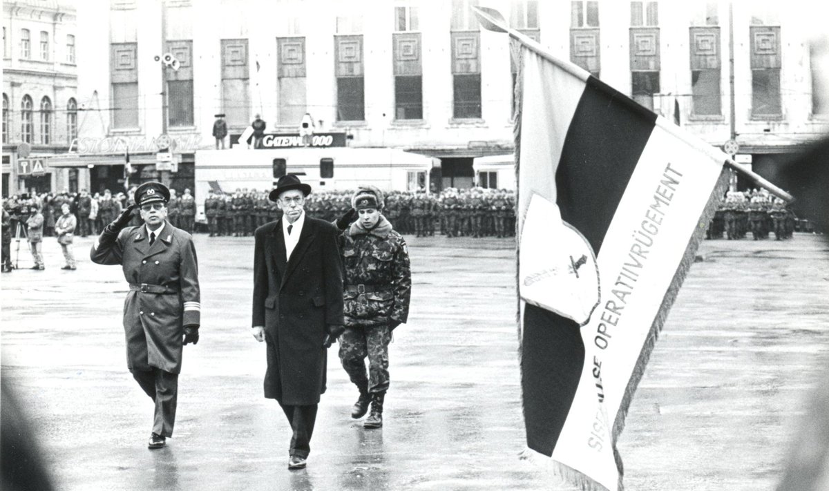 1995.a vabariigi aastapäeva paraad - Sisekaitse operatiivrügemendi lipp
