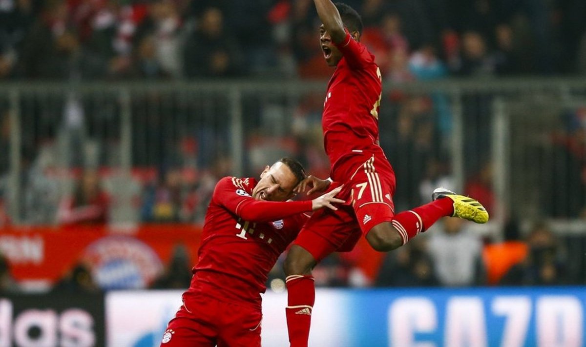 David Alaba ja Franck Ribery väravat tähistamas.