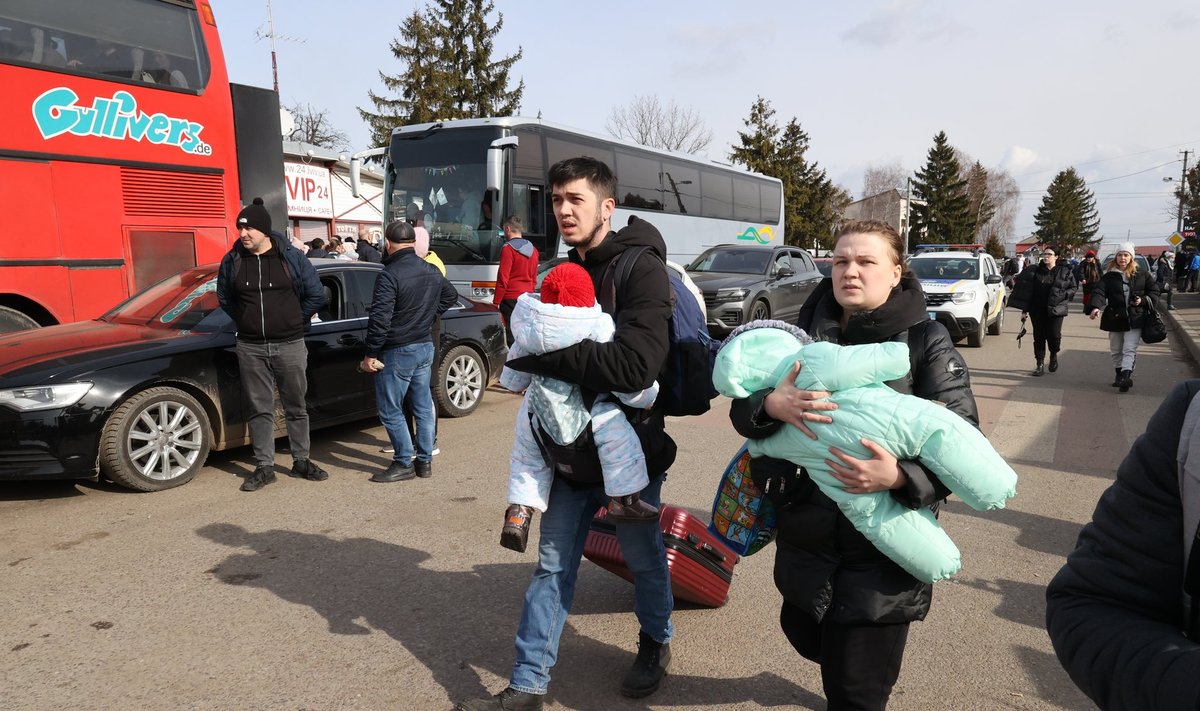 Sõjapõgenikud Ukraina-Poola piiril.