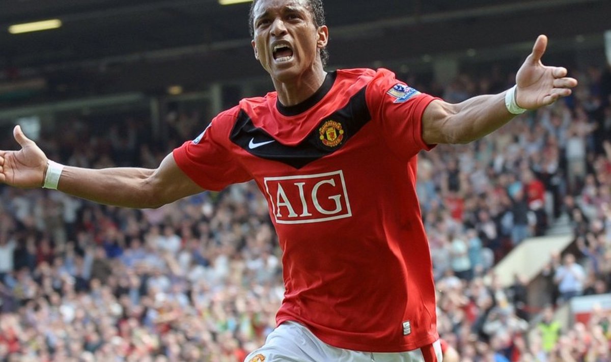 Manchester United's Portuguese midfielder Nani (C) celebrates after scoring against Tottenham Hotspur during their English Premier League football match at the Old Trafford in Manchester, north-western England, on April 24, 2010. AFP PHOTO/PAUL ELLIS -  FOR EDITORIAL USE ONLY Additional licence required for any commercial/promotional use or use on TV or internet (except identical online version of newspaper) of Premier League/Football League photos. Tel DataCo +44 207 2981656. Do not alter/modify photo.