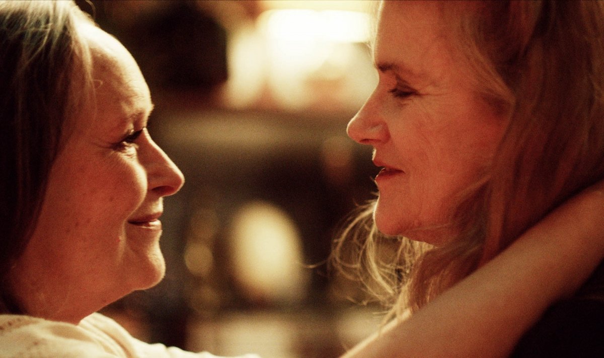 Martine Chevallier ja Barbara Sukowa mängivad lesbilist armastajapaari suure õrnuse ja kirega.