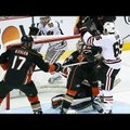 VIDEO: Ka jäähokis! NHL-i play-offis löödi peaga värav