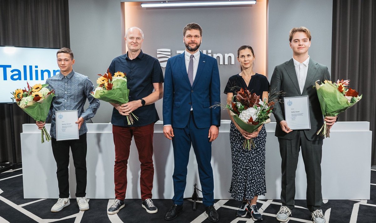 Eesti sportlaste tunnustamine linnavalitsuses. Mattias Siimann (vasakul), Kaido Kaaberma, Jevgeni Ossinovski,  Irina Embrich ja Stefan Arand.