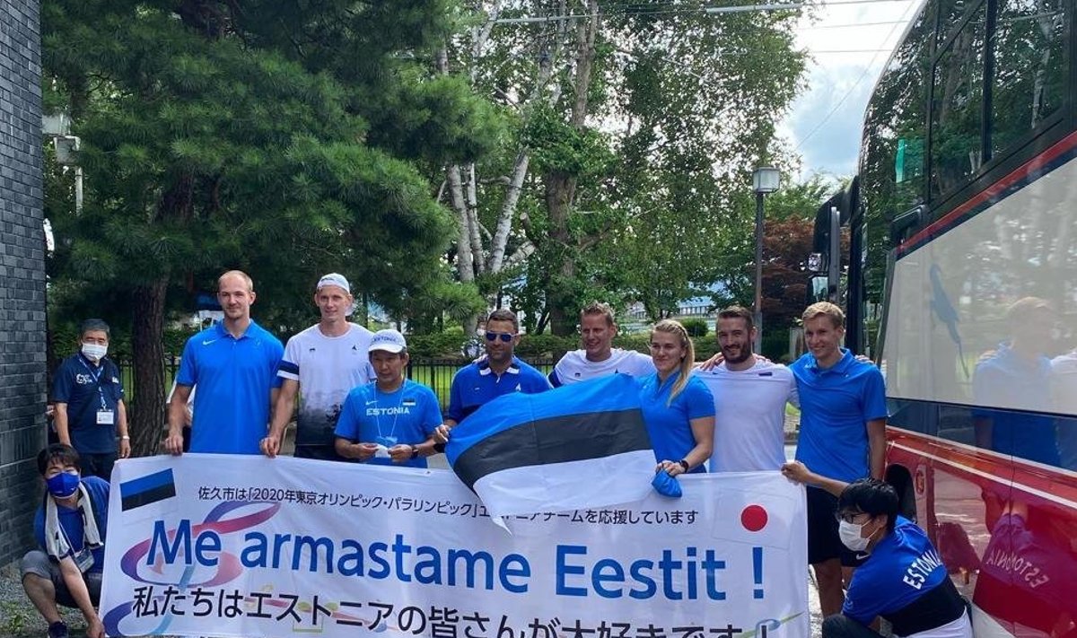 Võõrustajad olid meisterdanud plakati "Me armastame Eestit!"