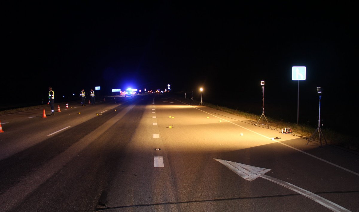 Tallinna-Narva maanteel juhtunud õnnetuses jäi süüdi jalakäija Natalja, kes seisis keset teed, nii et Toyota juht ei saanud talle otsasõitu vältida.