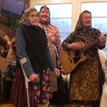 Kihnu Virve ja tema tüdrikud lõid Metsamaa talu avamisel laulu lahti