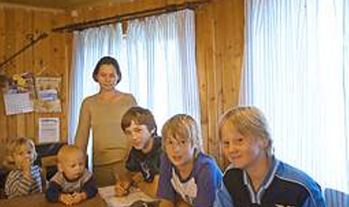 KODUÕPE ON ELUSTIIL: Seitsme poja ema Riin Verlini maksimum on olnud neli õpilast korraga. INGMAR MUUSIKUS