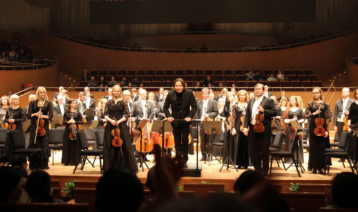 Kahe riigi kultuurikoostöö raames on Hiinas kontserte andnud ka ERSO (pildil Kristjan Järvi juhendamisel).
