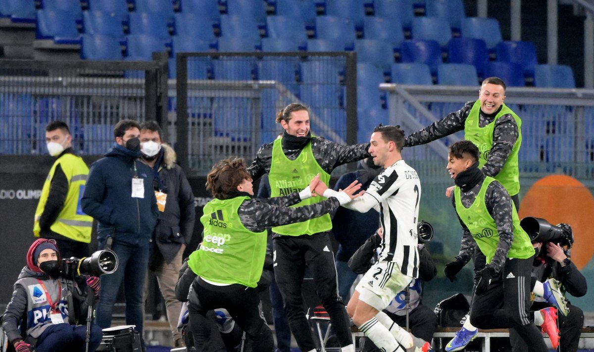 Võiduväravat tähistavad Juventuse jalgpallurid.