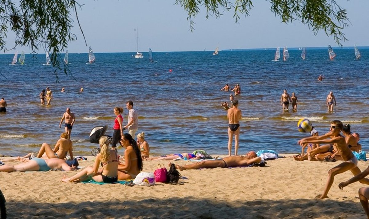 Savastveri sõnul kipuvad lapsed "haigeks jääma" sageli just ilusate ilmadega. Pirita rand Foto: Rene Suurkaev