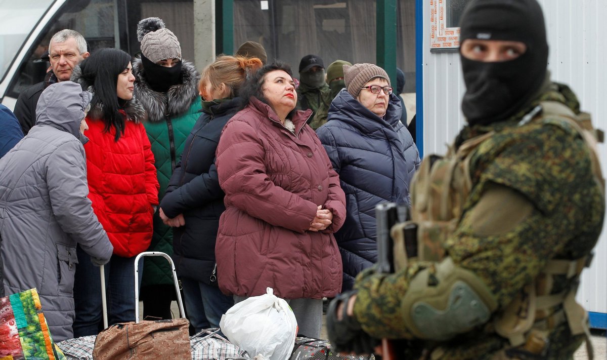 Donetskis hoitud Ukraina poliitvangide väljavahetamine 2019. aastal. Pärast täiemõõdulise sõja algust tsiviilisikuid enamasti välja ei vahetata ja nad jätkavad „karistuse“ kandmist.