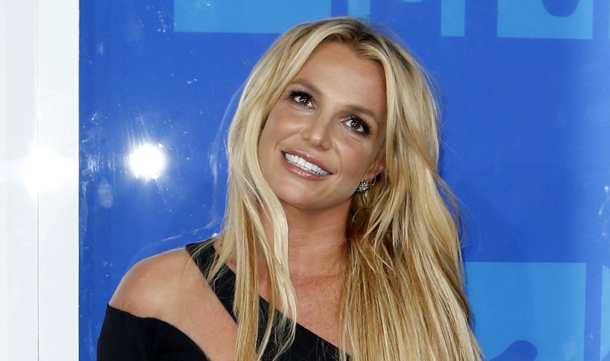 Singer Britney Spears arrives at the 2016 MTV Video Music Awards in New York