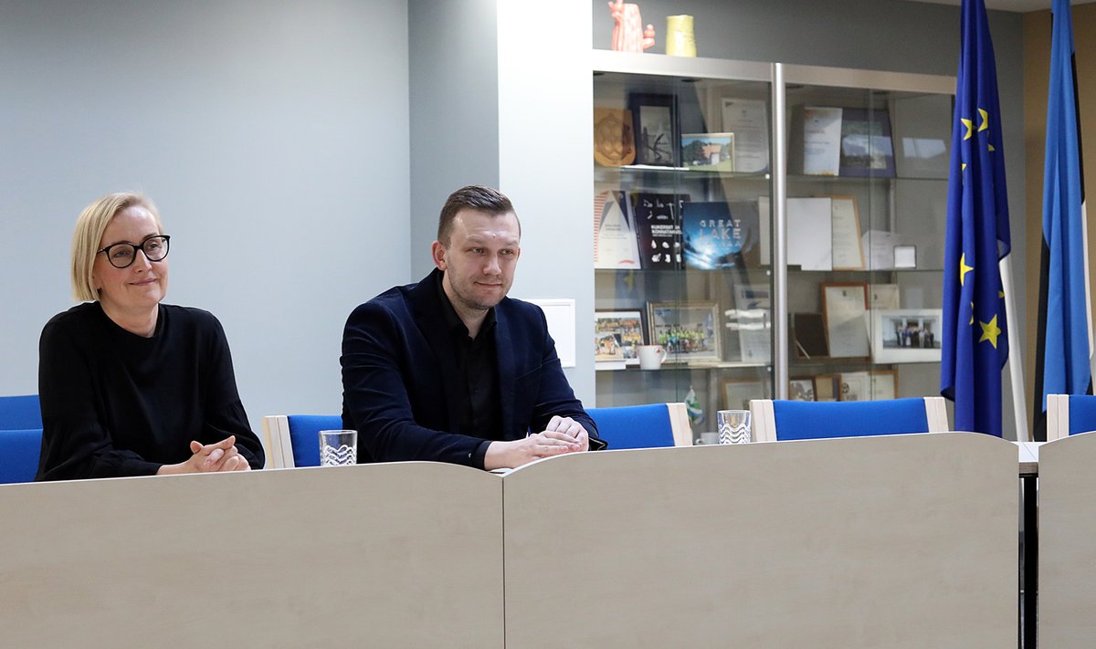 Кристина Каллас и мэр Нарва-Йыэсуу Максим Ильин на пресс-конференции 13.03.2023