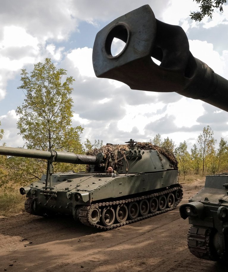 Iseliikuvast haubits M109 laskmas Vene vägede suunas. Foto tehtud 11. septembril 2023 Donetskis.