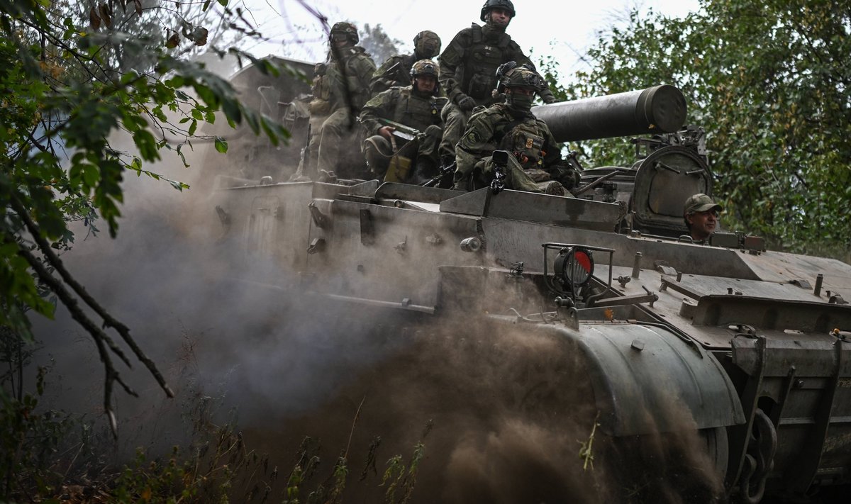 Vene armee raske 240 mm iseliikuv miinipilduja Tjulpan Ukrainas.