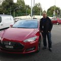 Arvele võeti Eesti esimene Tesla Model S elektriauto, mille ostis kohalik tippteadlane