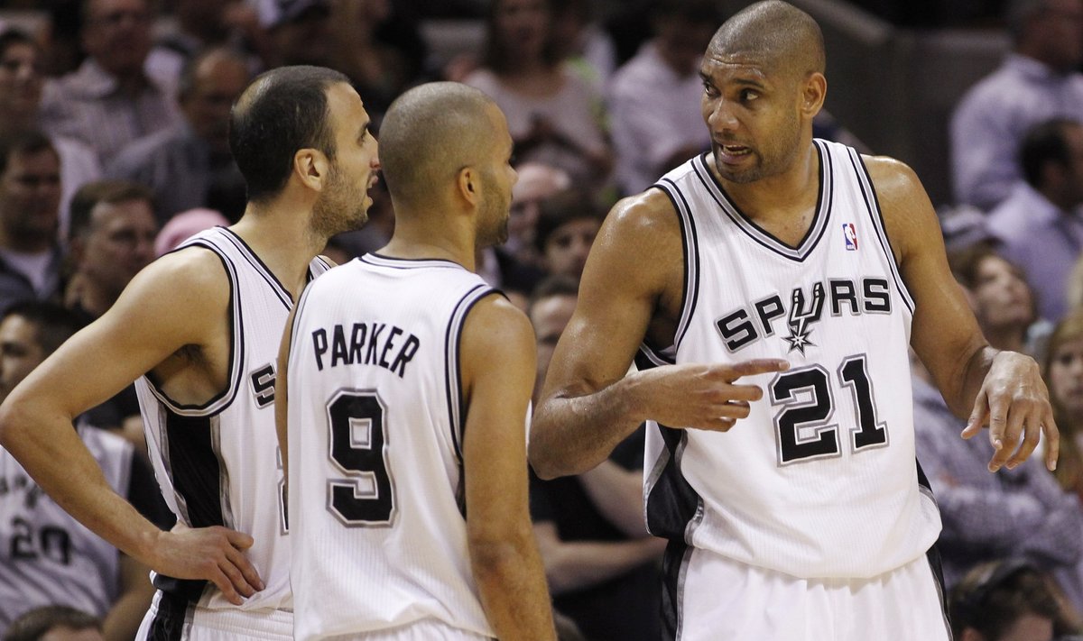 San Antonio Spurs, Ginobili, Parker and Duncan talk during their NBA Western Conference semi-final playoff against Los Angeles Clippers in San Antonio