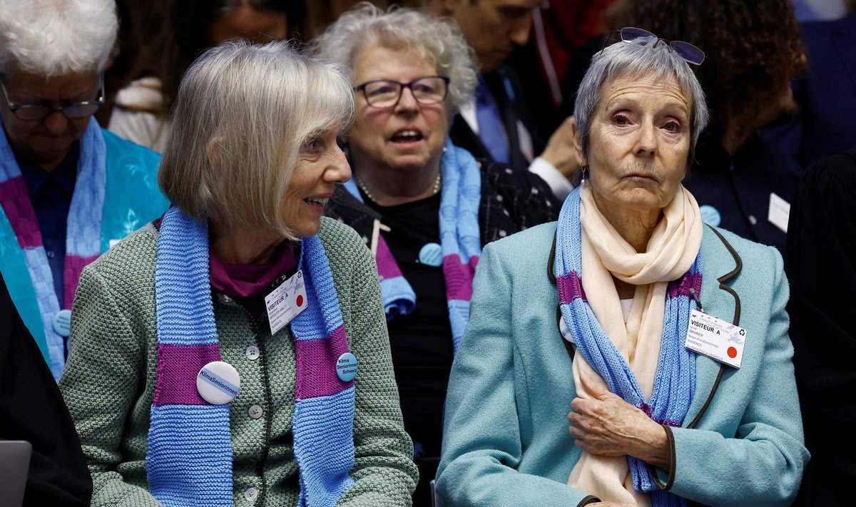 Rosmarie Wyder-Walti ja Anne Mahrer Šveitsi eakate naiste organisatsioonist Eakad Naised Kliimakaitse Eest Euroopa Inimõiguste Kohtus Strasbourg’is.