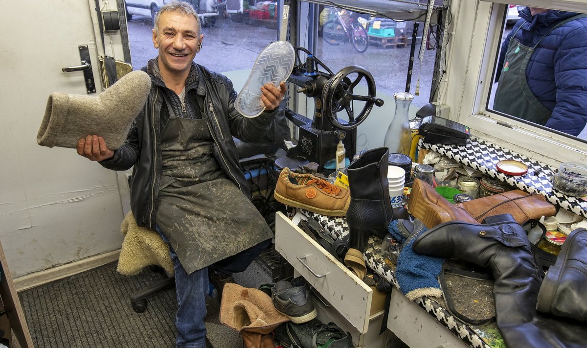 Kingsepp Nadir Sadigov on nii hinnatud meister, et tema juurde tuuakse jalatseid parandamiseks isegi Soomest.