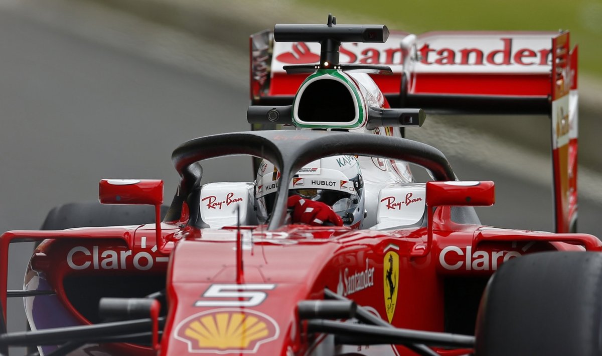 Sebastian Vetteli Ferrari kurikuulsa Halo raamiga Suurbritannia GP vabatreeningul