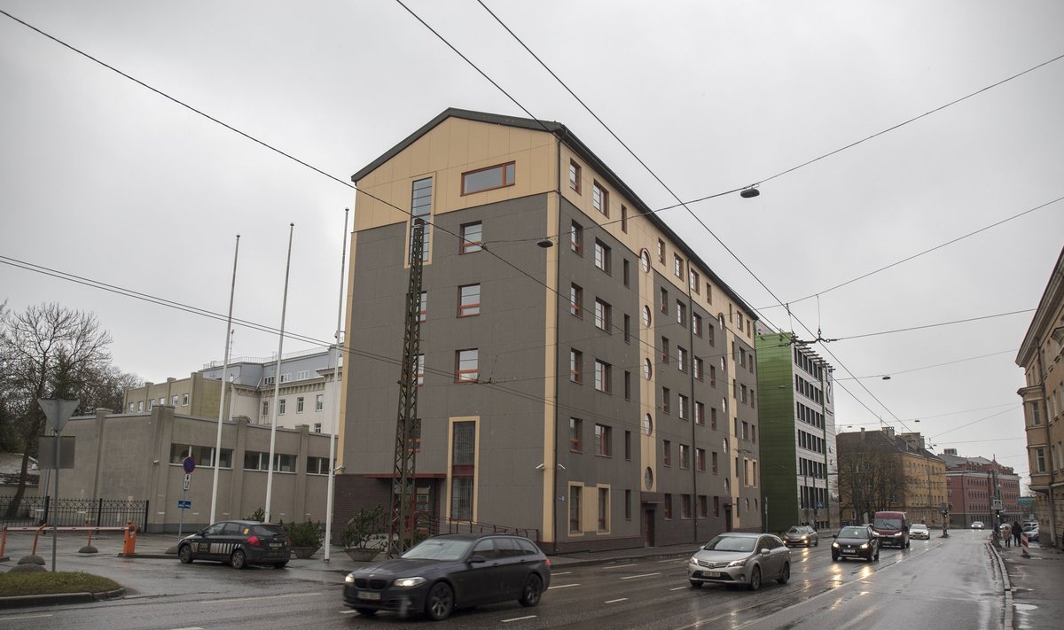 Vahepeal ajutiselt rahandusministeeriumi käsutuses olnud Endla tn 13 hoone saab suure tõenäosusega koduks tulevasele Tallinna kesklinna riigigümnaasiumile.