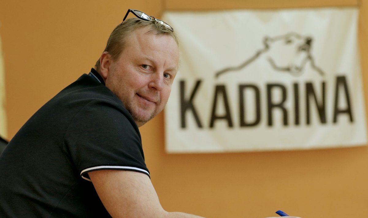 Kadrina Karud,  peatreener Aivar Kuusmaa, Kadrina spordihoone 