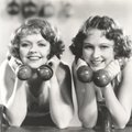 RETROTRENN | Võimlemissoovitusi 1930ndatest: järgnevad harjutused aitavad kaotada rasva säält, kus seda tarvis!