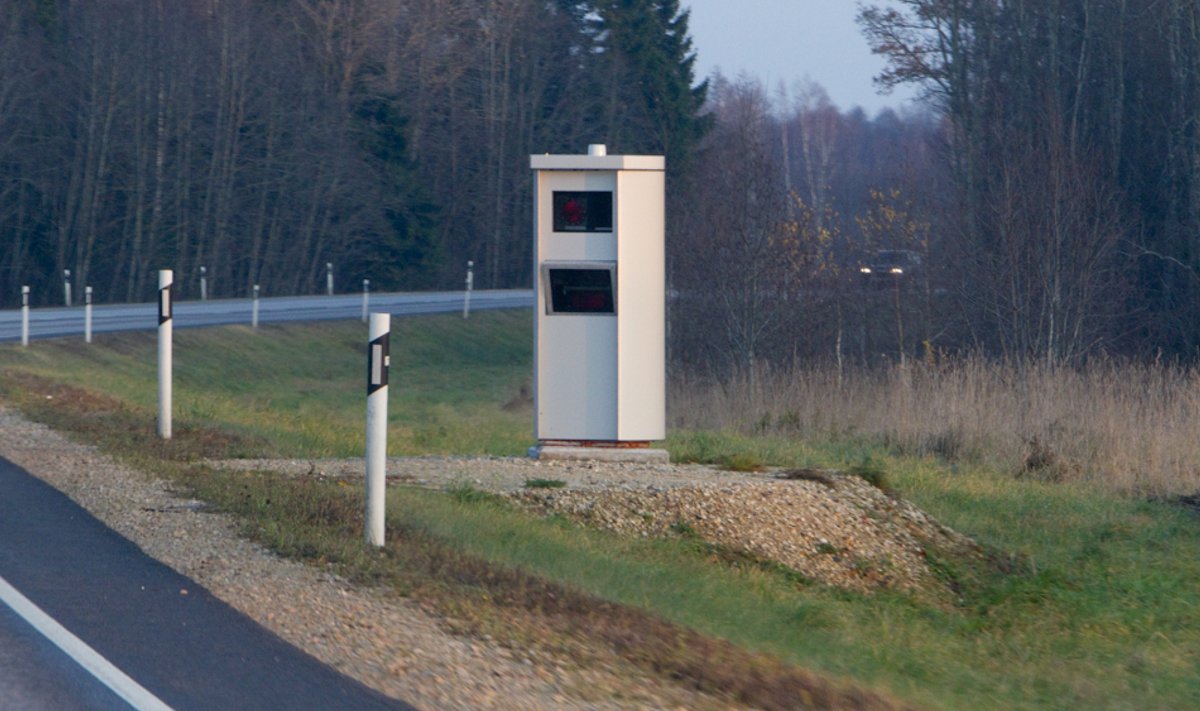 Praegu Eestis kiirust mõõtev välguga kaamera