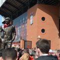 FOTO: David Moyesile püstitati Liverpooli staadioni ette ausammas