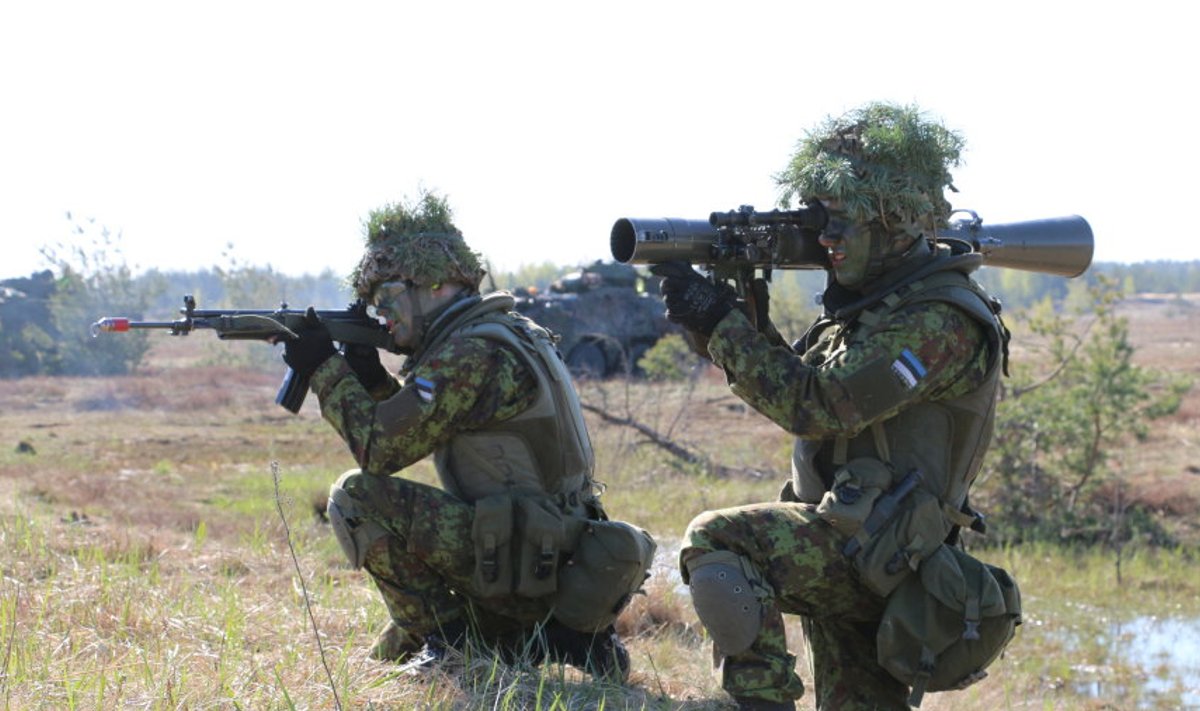 Lätis toimus nädalavahetusel Kalevi jalaväepataljoni õppus, mille käigus sai esimene ajateenijatest soomusüksus võime kasutada soomukitel 12,7 mm kaliibriga pardarelvade tulejõudu. Jalaväge toetasid õppusel snaiprid ja miinipildujarühm.