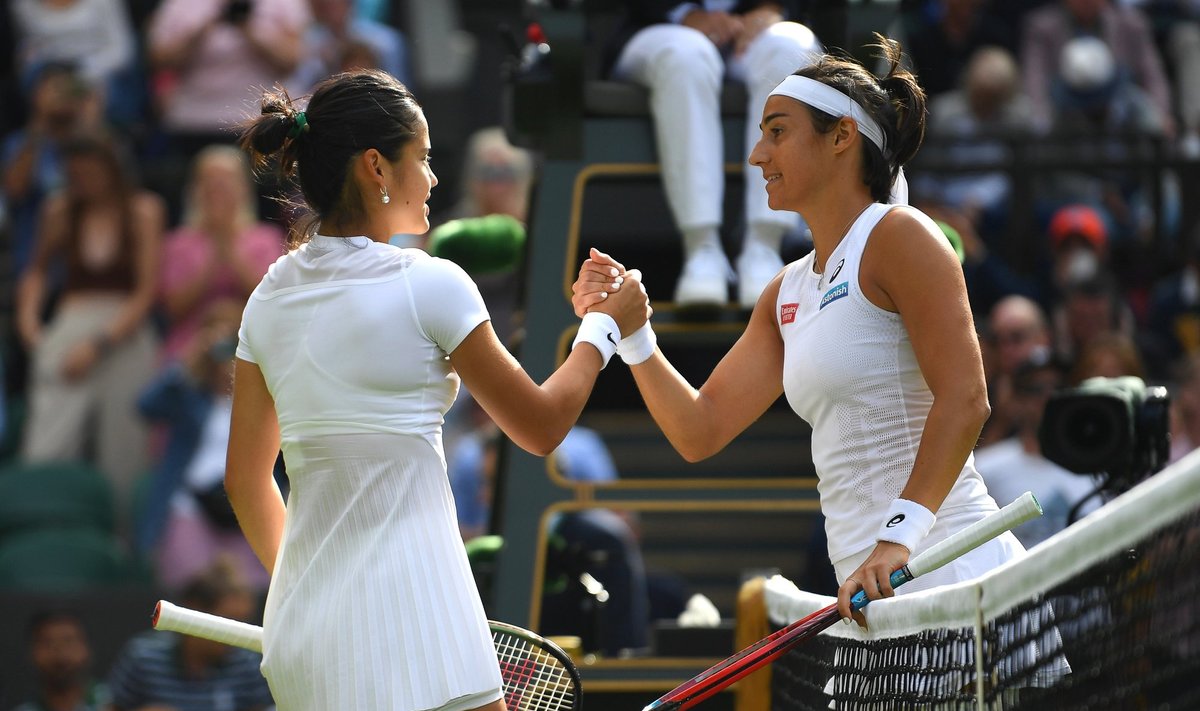 Emma Raducanu (vasakul) ja Caroline Garcia