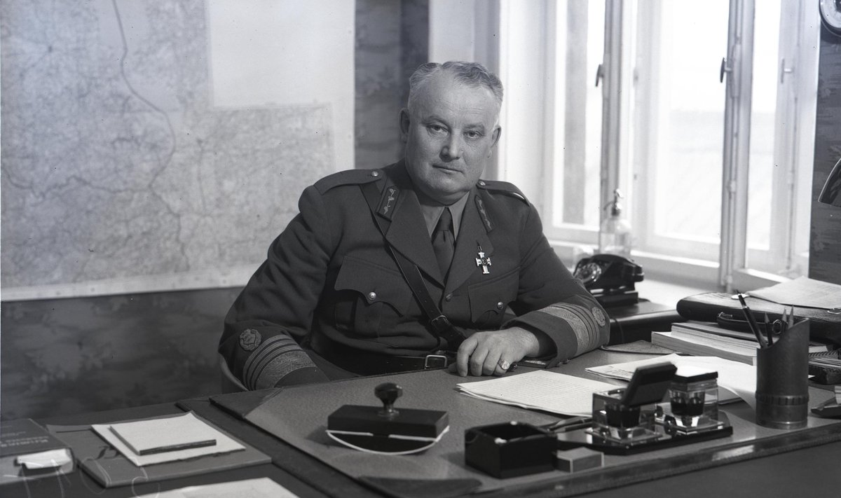 Johan Laidoner oma kabinetis 1938. aastal