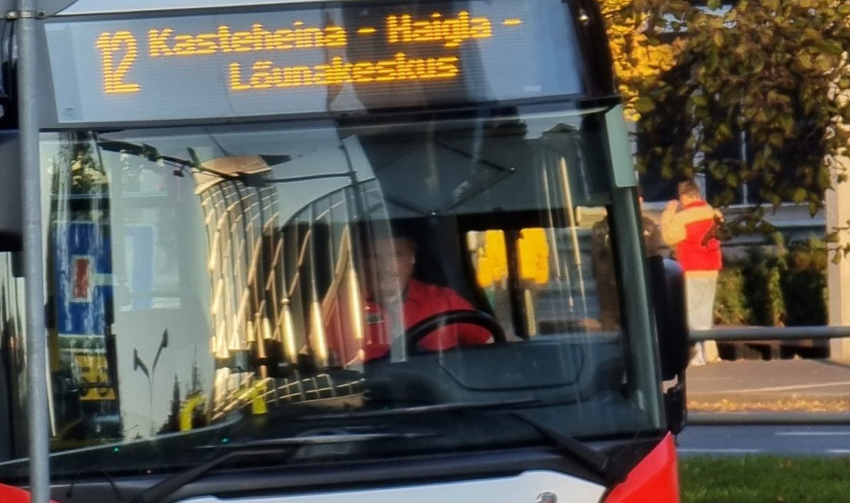 Pildil bussijuht, kes reformierakondlasi ründas. 