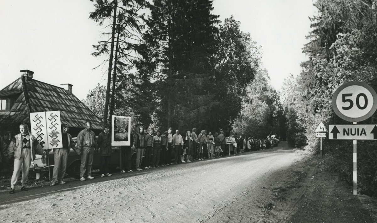 Molotov-Ribbentropi pakti 50. aastapäev. Balti kett Nuia lähistel.  Eesti Ajaloomuuseumi fotokogu AM F 32477