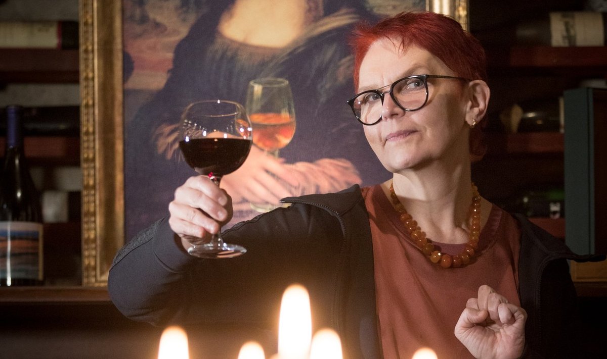 Veini joomise juurde ulatavad sügavale Euroopa kultuuri: isegi Mona Lisa ei öelnud ühest klaasikesest ära. Pildil Kai Kaljo