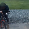 VIDEO: Rootsi politsei otsib taga jalgrattaga seksinud meest
