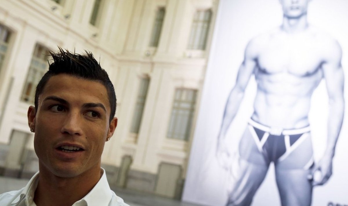 Cristiano Ronaldo oma aluspesubrändi esitlusel. 
