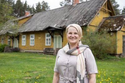 Praegu tühjana seisvasse vanasse vallamajja tahaks Annika Oras rajada taaskasutuskeskuse ja söögikoha. Hoone asub sobivalt küla südames, Kalevipoja muuseumi kõrval.