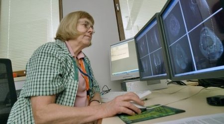 Eesti üht juhtivat radioloogi Juta Kõrmi teeb murelikuks, et moodsate diagnostikaaparaatidega tehakse lõputult pilte, samas ei hoolita sellest, kui palju patsient ohtlikku kiiritust saab. 
