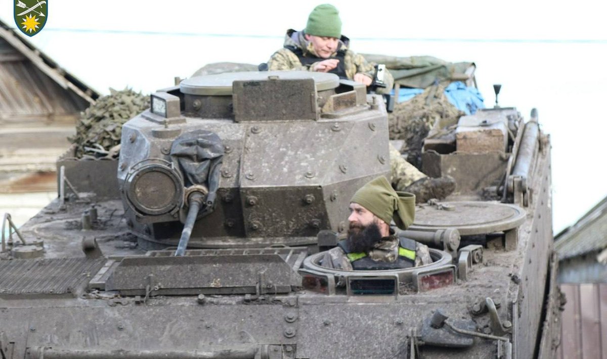 Ukraina sõdurid M113 tüüpi soomukiga