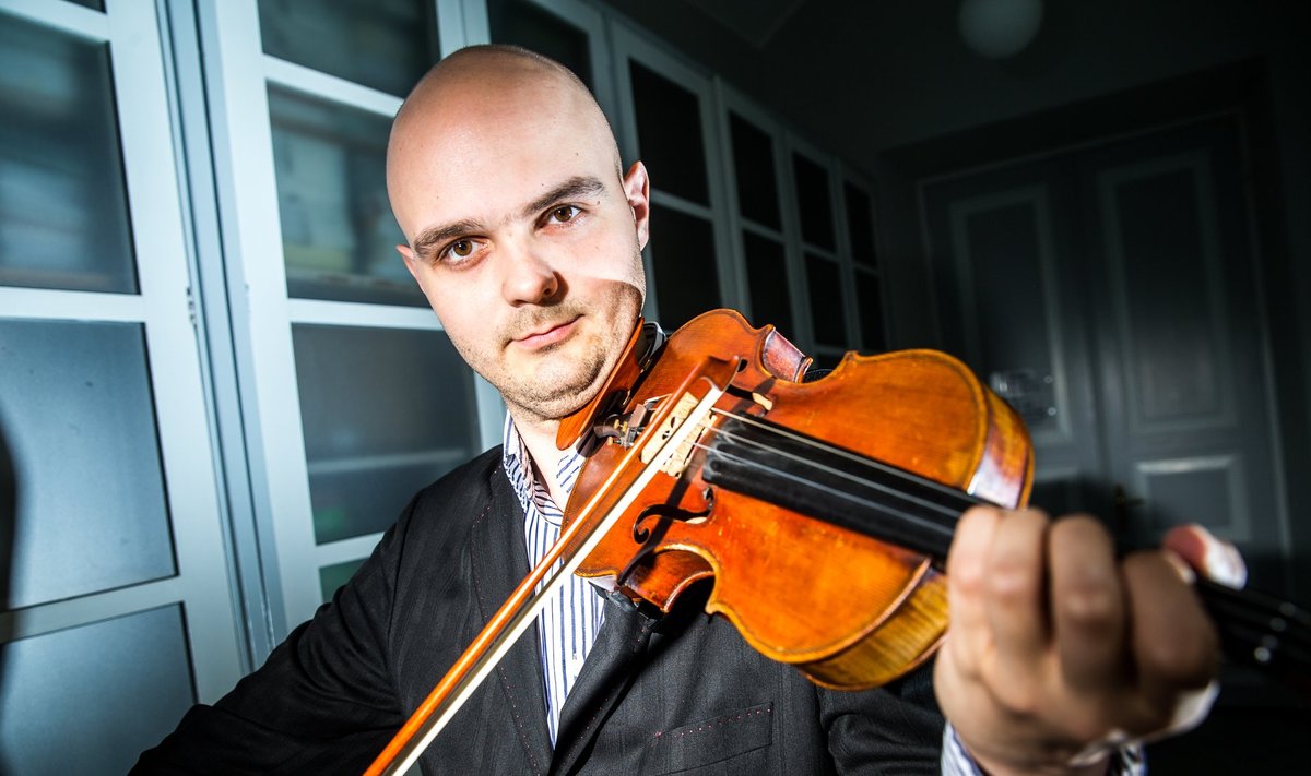 Kristjan Hallik ei kavatse viiulikohvrit nurka tolmuma jätta, olgu tööd ERSO juhtimisel kui tahes palju, sest just muusikaarmastus on teda viinud praegusele ametikohale.