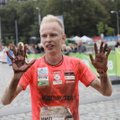 DELFI VIDEO | Marti Medar püstitas Tallinna Maratonil Guinnessi rekordi, käed korvpallide põrgatamisest verised