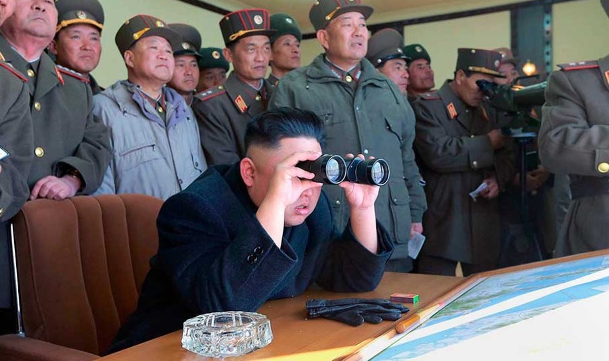 Kuri mees: Kim Jong-un jälgib, kuidas sujuvad ettevalmistused sõjaks.