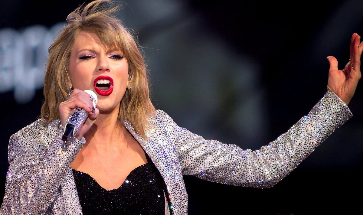 FILE PHOTO: Taylor Swift performs in Times Square on New Year's Eve in New York