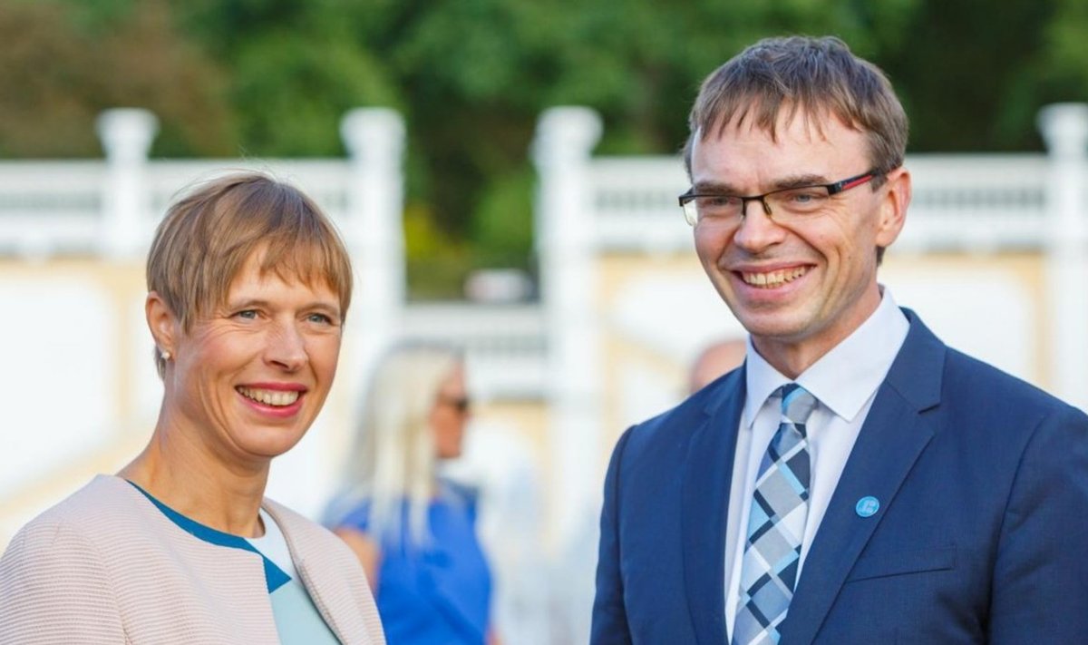 Vasakul Kaljulaid, paremal Mikser (Foto: välisministeerium)