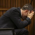 FOTOD: Närvid ei pea vastu: kallima mõrvas süüdistatav Pistorius hakkas kohtus lahanguraportit kuuldes oksendama